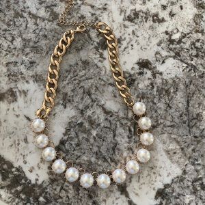 Pearl necklace & bracelets